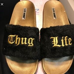 Cute Cape Robbin THUG LIFE Fur Sandals Size 10 NWB